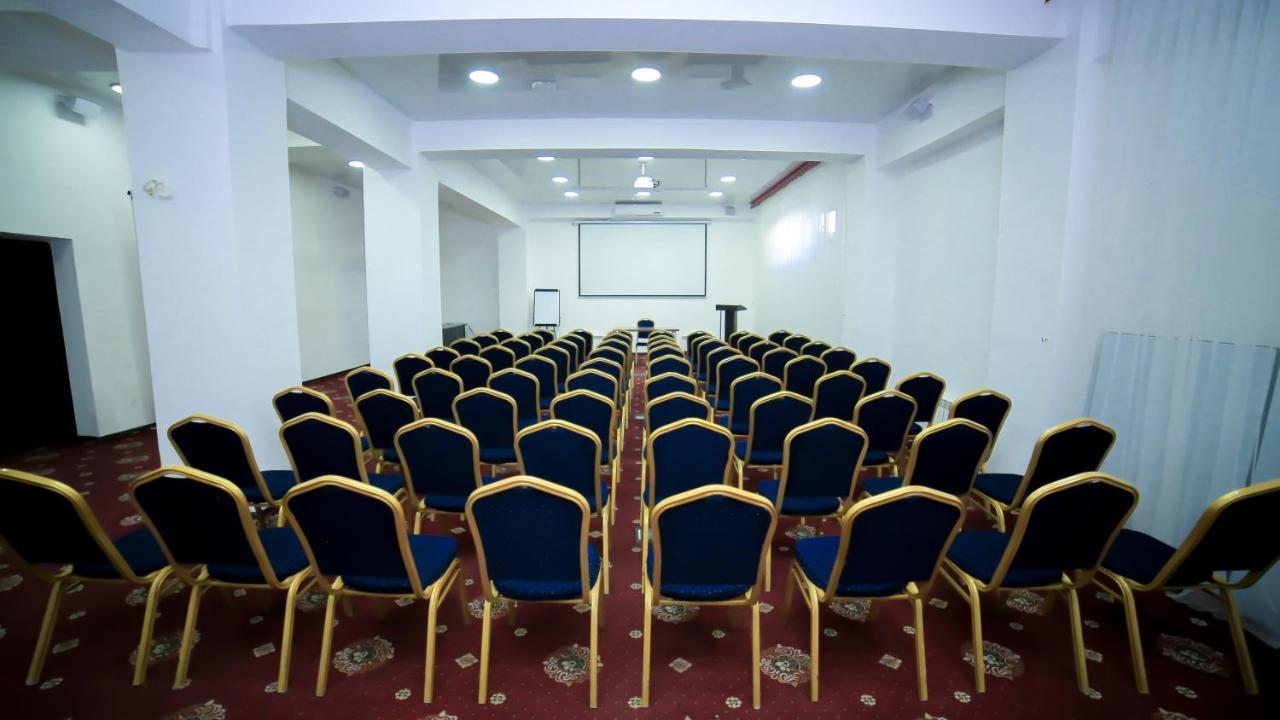 Astra Hotel Almatî Exterior foto